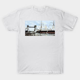 SS RUAHINE MOORED BELOW TOWER BRIDGE, LONDON T-Shirt